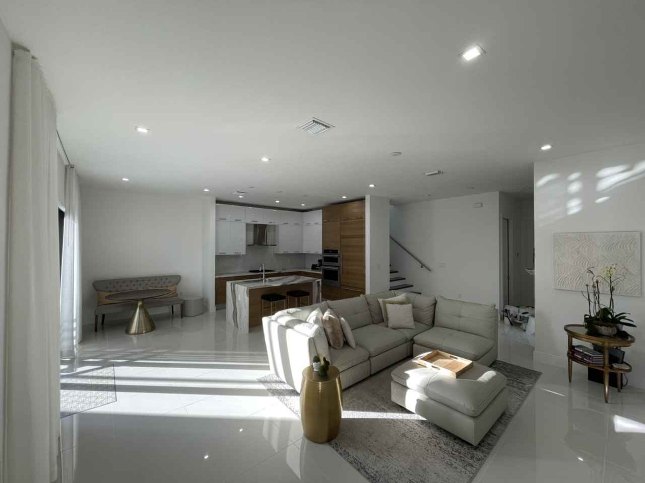 8283 NW 44th St - Photo 4 of 11