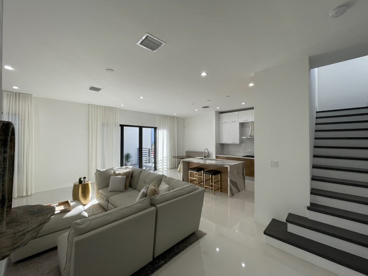 8283 NW 44th St - Photo 7 of 11