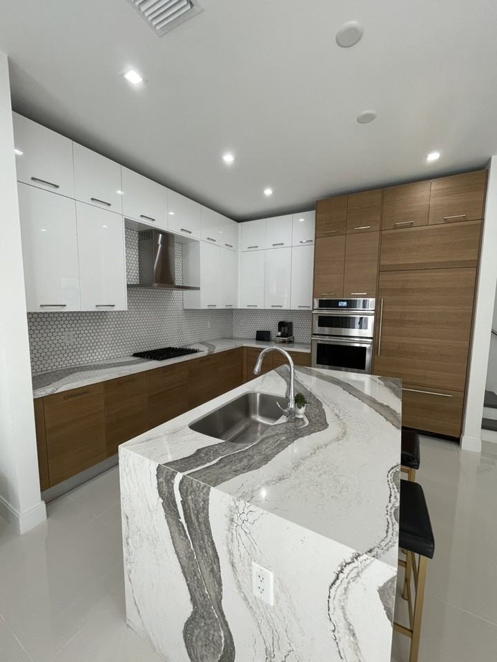 8283 NW 44th St - Photo 5 of 11