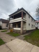 featured image of 556 E 5th St