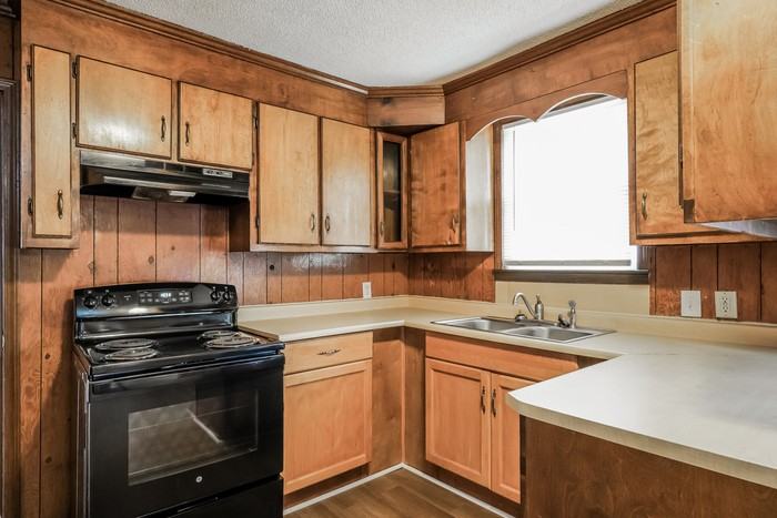 608 S Fairfield Rd - Photo 4 of 10