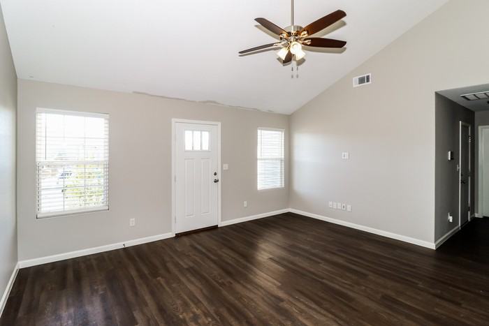 2919 Gillis Dr - Photo 4 of 12