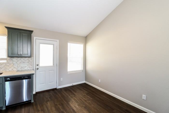 2919 Gillis Dr - Photo 5 of 12