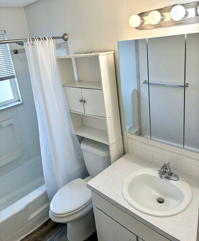 1710 E 16th St - Photo 4 of 10