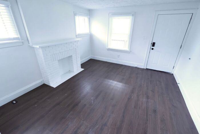 1313 Coventry St - Photo 3 of 11