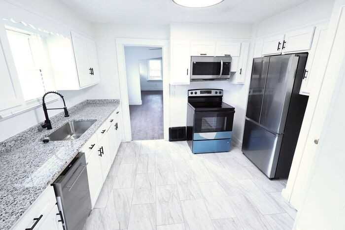 1313 Coventry St - Photo 5 of 11