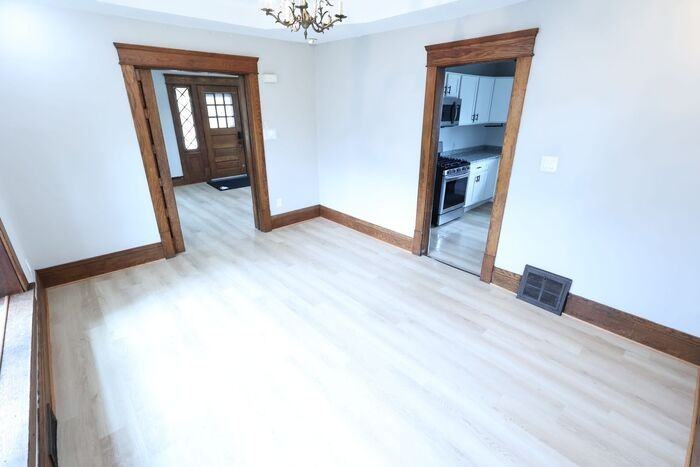 91 Westwood Ave - Photo 4 of 15