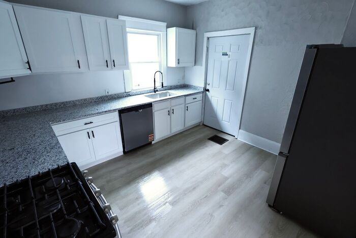 91 Westwood Ave - Photo 5 of 15