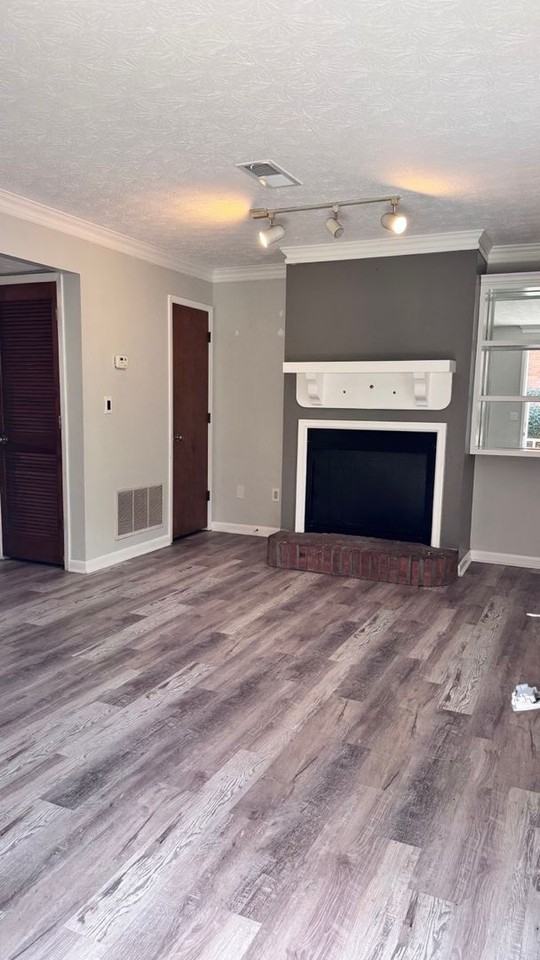 3231 Highpoint Ct - Photo 4 of 24