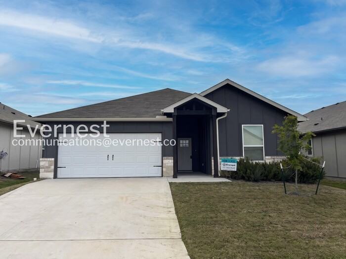 2215 Hornbeam St - Photo 2 of 20