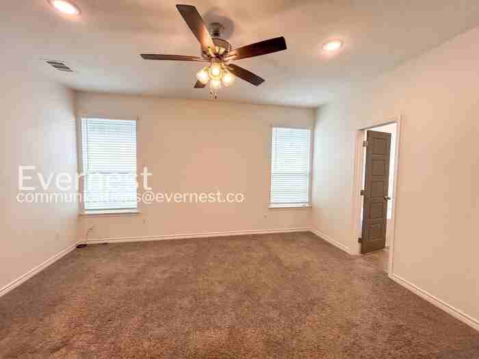 2215 Hornbeam St - Photo 7 of 20