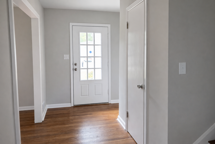 1290 Teakwood Trl - Photo 5 of 16