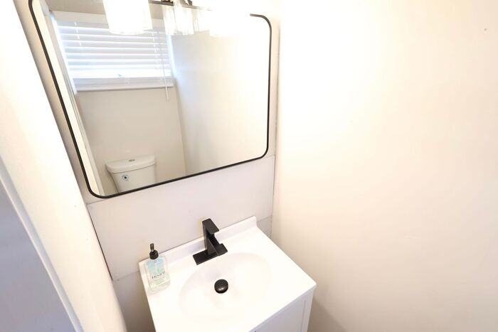 894 Sutherland Ave - Photo 7 of 15