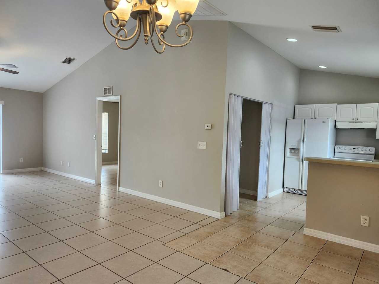 1110 Hightower Ave S - Photo 3 of 15