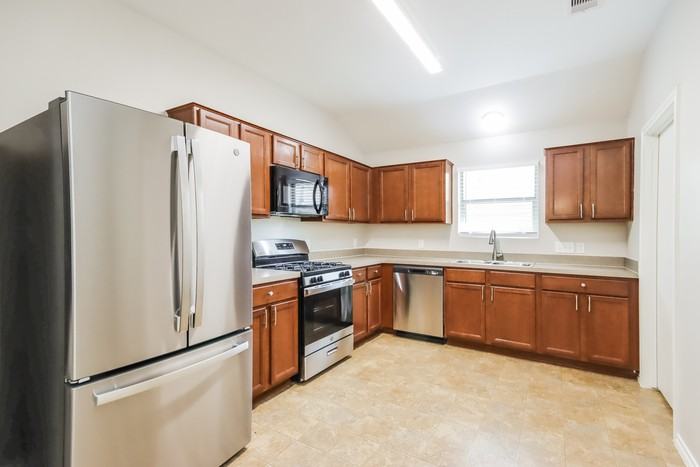 805 Belvedere Dr - Photo 6 of 16