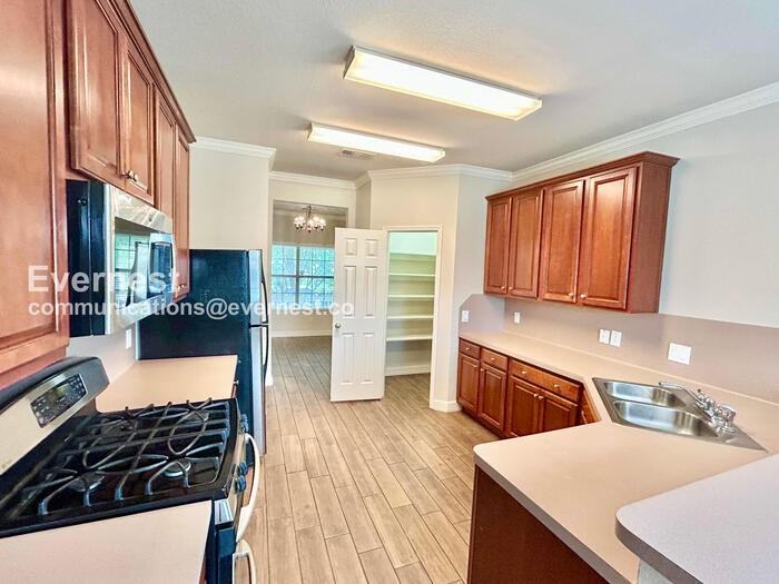 7232 Jurassic Dr - Photo 2 of 33