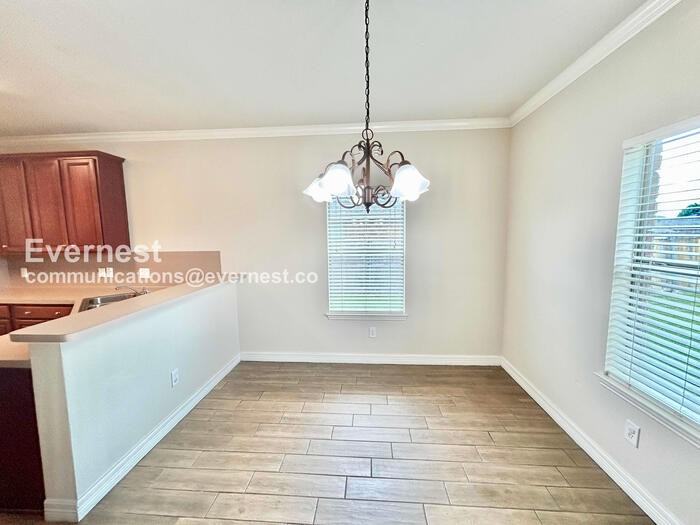 7232 Jurassic Dr - Photo 4 of 33