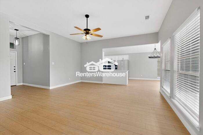 611 Orchard Ln - Photo 3 of 39