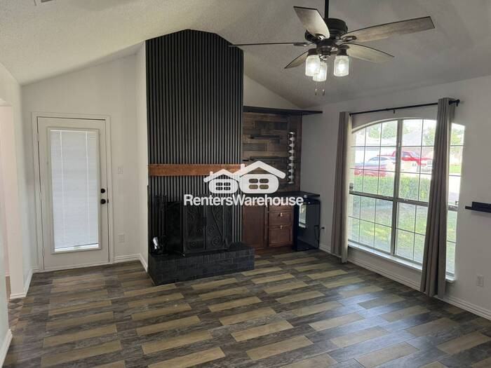 5901 Colebrook Ct - Photo 4 of 21