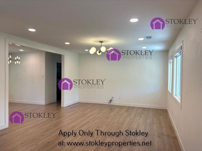 276 Jennifer Way - Photo 3 of 17