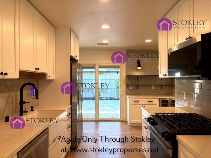 276 Jennifer Way - Photo 6 of 17