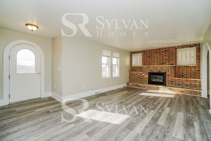 743 Wolf Ave - Photo 3 of 16