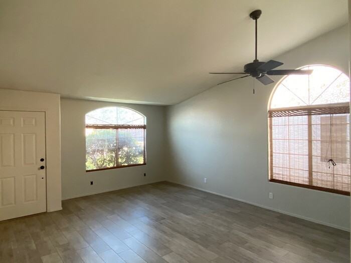 2057 E Devon Rd - Photo 2 of 15