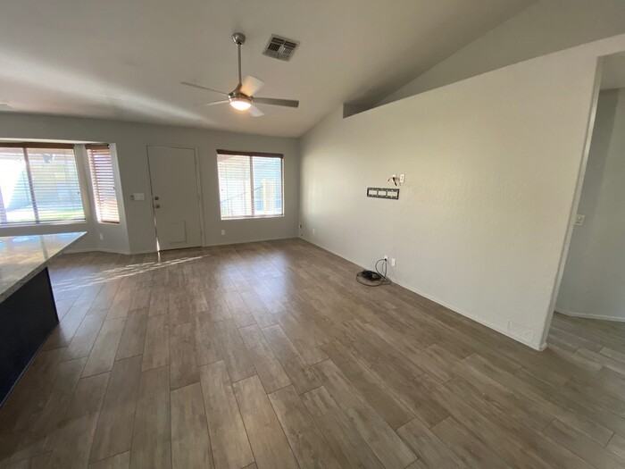 2057 E Devon Rd - Photo 4 of 15