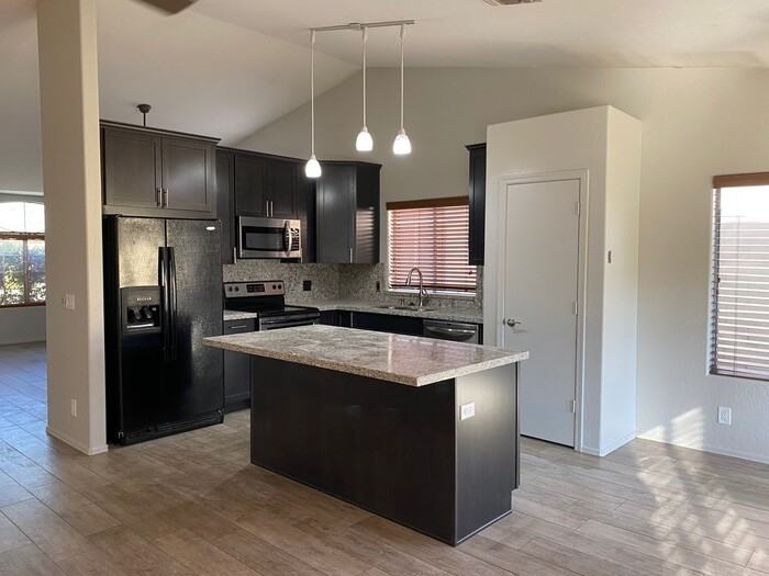 2057 E Devon Rd - Photo 6 of 15