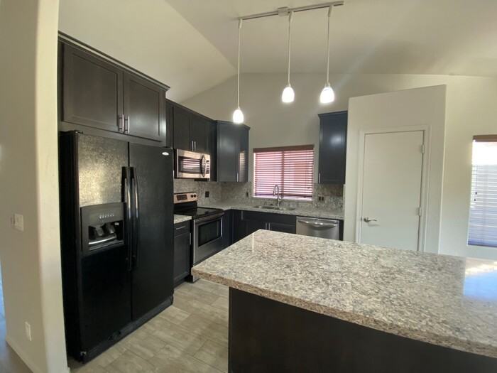 2057 E Devon Rd - Photo 7 of 15