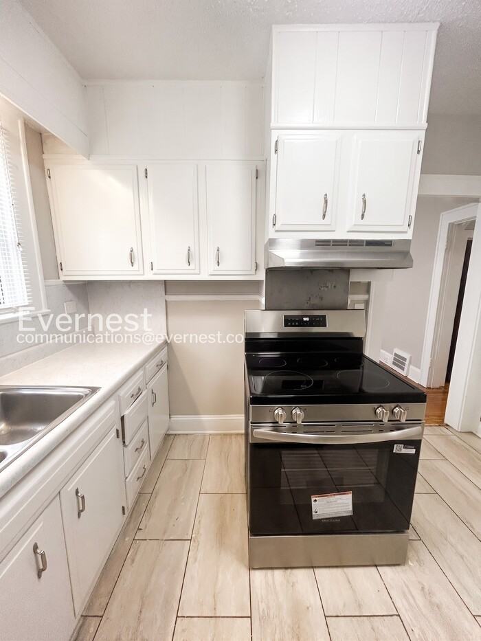 856 N Cameron Ave - Photo 5 of 22