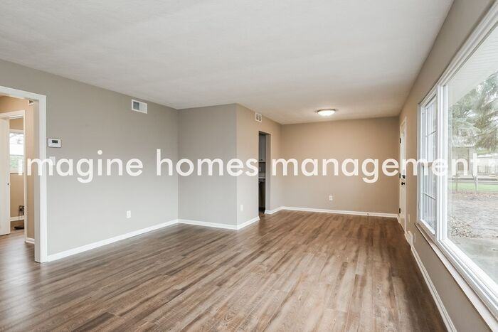 2590 Jameston Dr - Photo 3 of 13