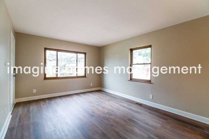 1407 Beacon St - Photo 4 of 17