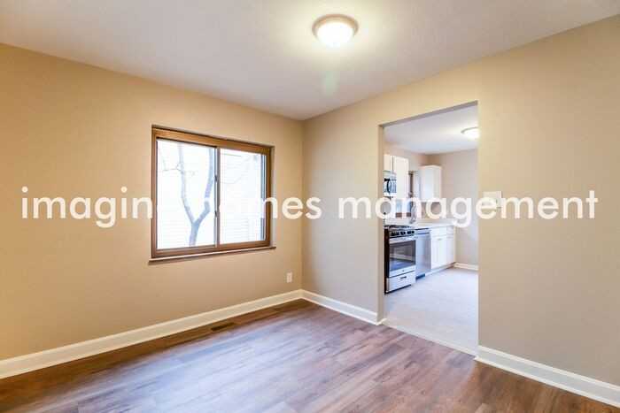 1407 Beacon St - Photo 5 of 17