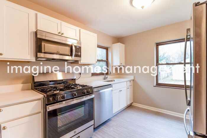 1407 Beacon St - Photo 7 of 17