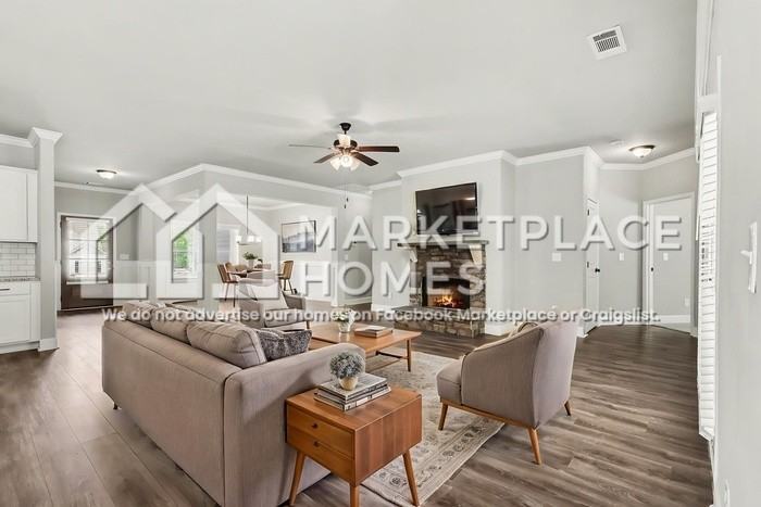 90 Hawthorn Ln - Photo 6 of 27