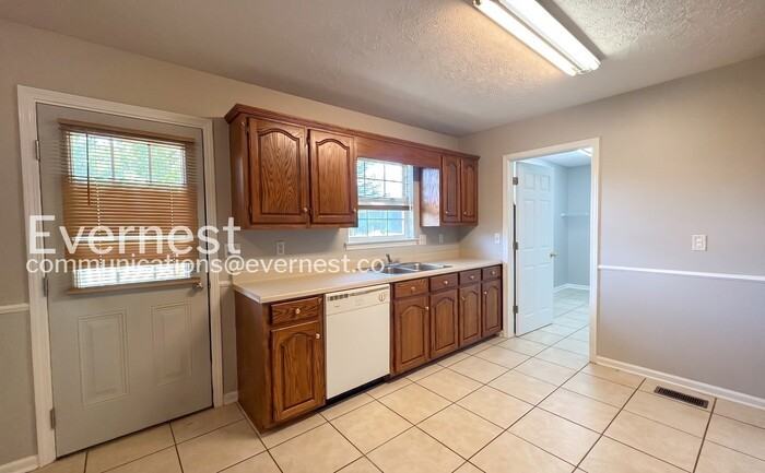 120 Buckingham Cir - Photo 3 of 24