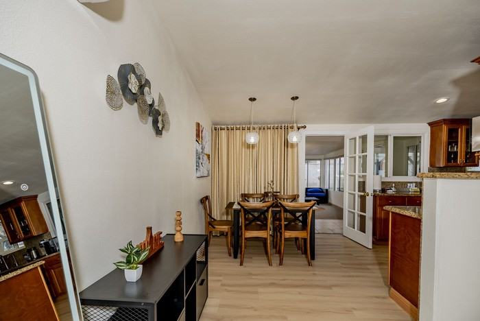 617 Helensburg St - Photo 4 of 50