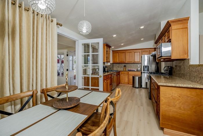 617 Helensburg St - Photo 6 of 50