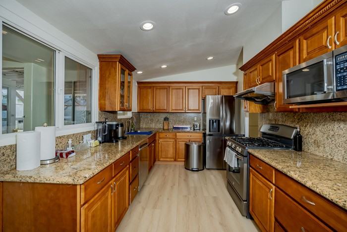 617 Helensburg St - Photo 7 of 50