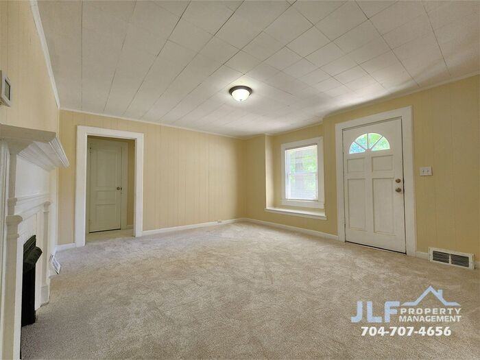 193 Hoover Ave Ne - Photo 2 of 12