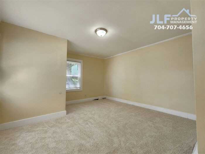 193 Hoover Ave Ne - Photo 6 of 12