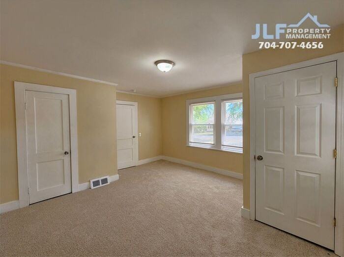 193 Hoover Ave Ne - Photo 7 of 12