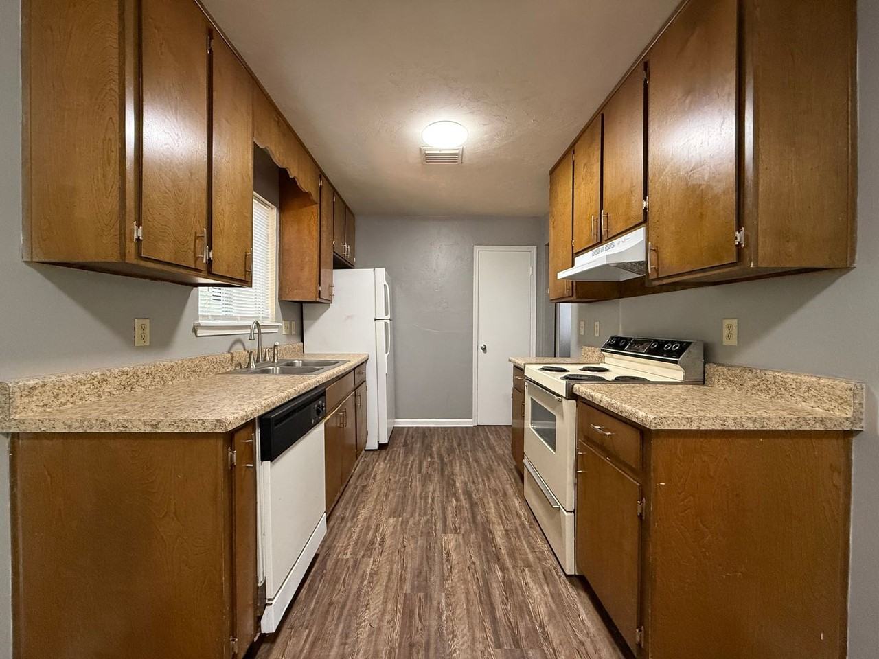 744 Pointe Ct - Photo 2 of 9