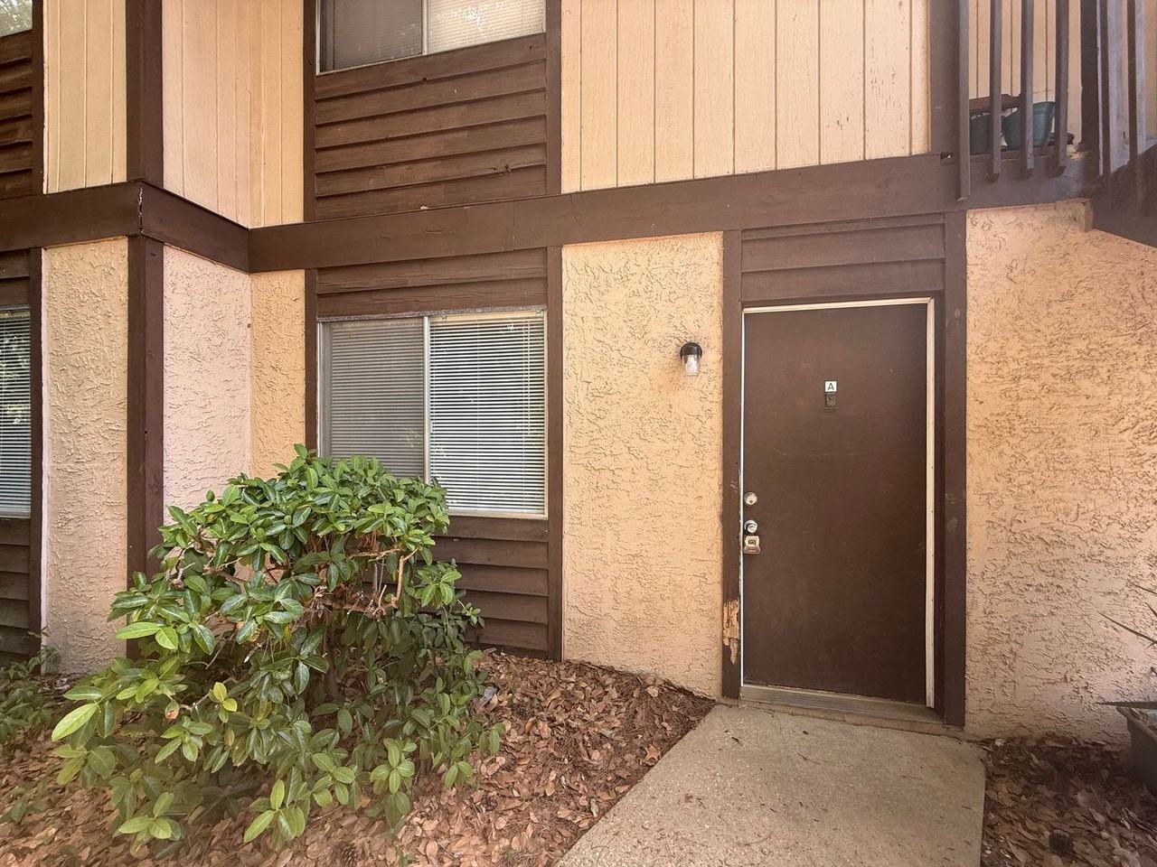 744 Pointe Ct - Photo 3 of 9