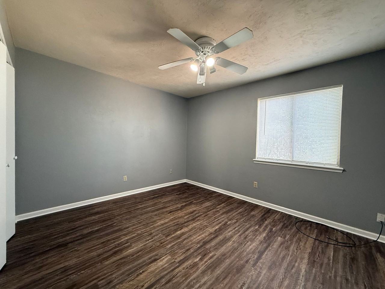 744 Pointe Ct - Photo 4 of 9