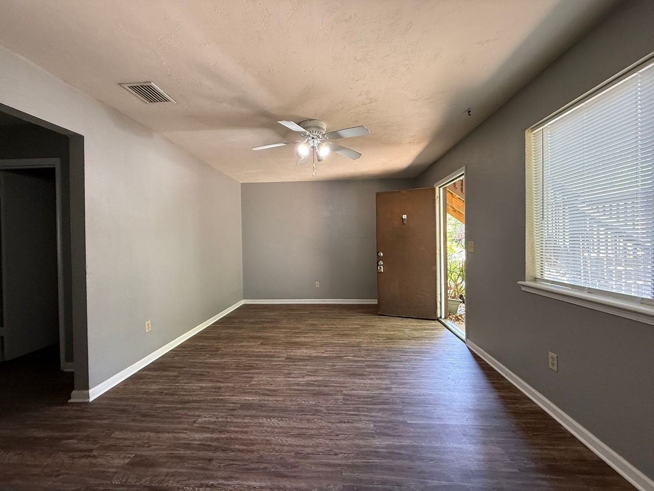 744 Pointe Ct - Photo 7 of 9