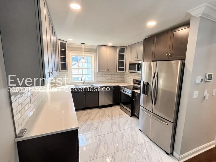 109 Mayfair Rd - Photo 2 of 32