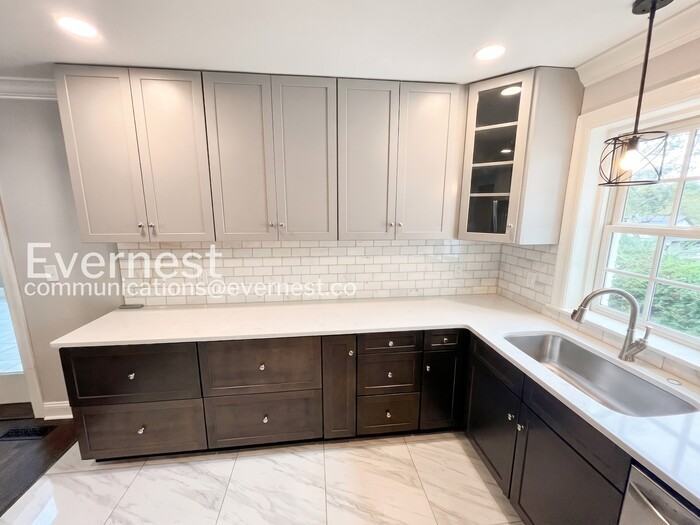 109 Mayfair Rd - Photo 4 of 32