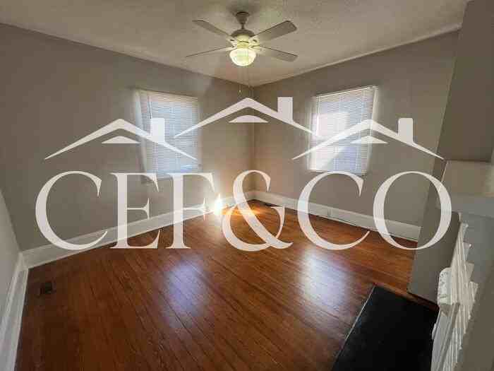 327 College St #A - Photo 4 of 10